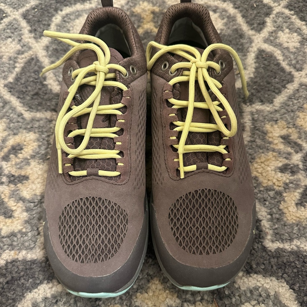 Vasque NatureTex Hiking Shoes in Gray with Vibram Megagrip soles EUC